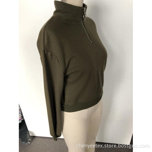 Half high neck and long sleeves